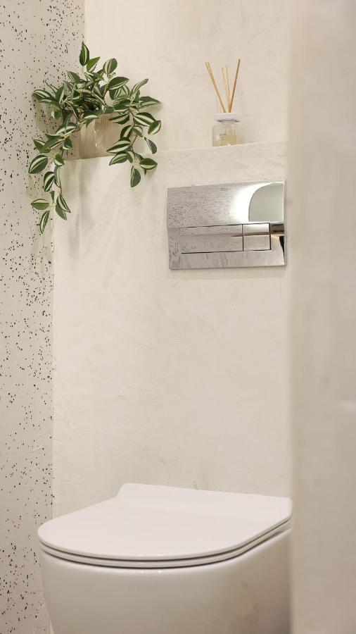 Thermes Private Suites 루트라키 외부 사진